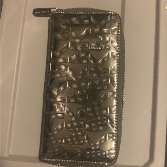 Michael Kors Silver Gunmetal Large Wallet - Picture 4 of 4